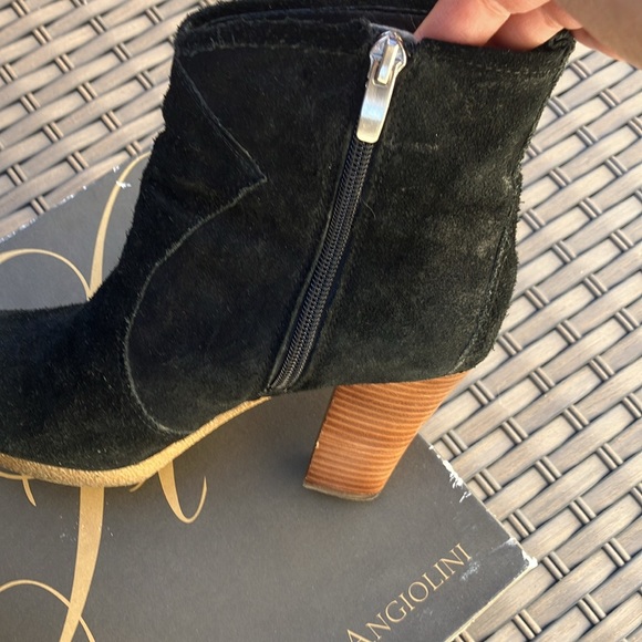 Enzo Angiolini suede boots/w side zippers, small rubber platform. Comfortable! - Picture 5 of 11